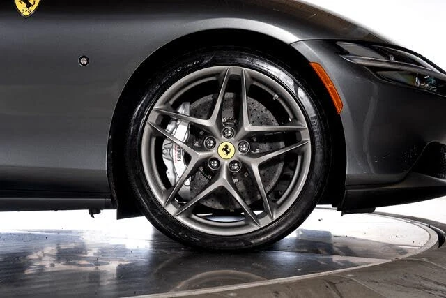 2026 Ferrari Roma Spider - Image 20 of 31
