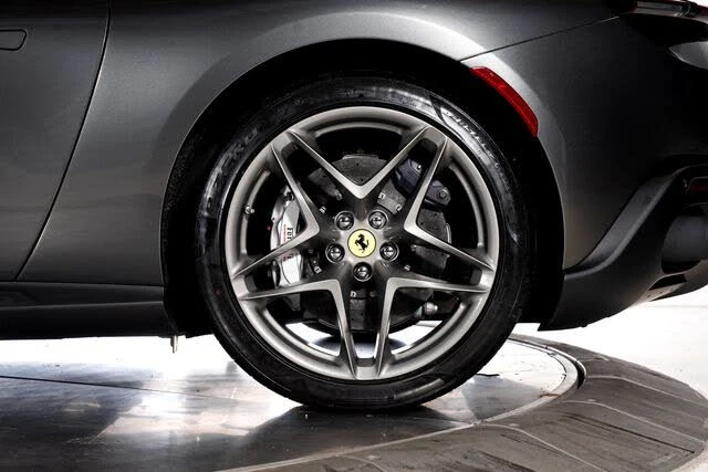 2026 Ferrari Roma Spider - Image 18 of 31