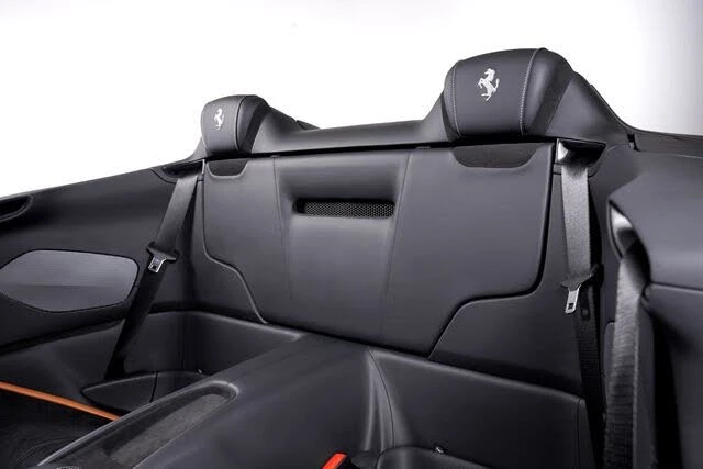 2026 Ferrari Roma Spider - Image 27 of 31