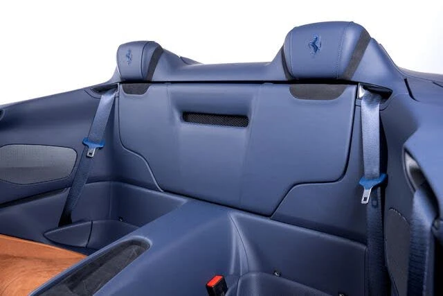 2026 Ferrari Roma Spider - Image 27 of 31