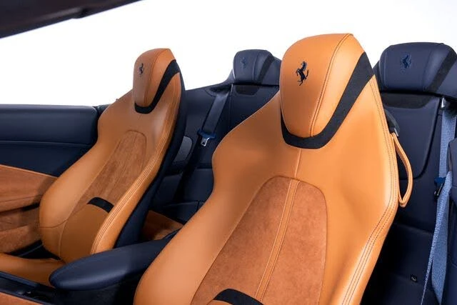 2026 Ferrari Roma Spider - Image 21 of 31