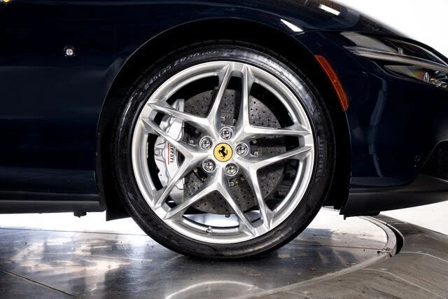 2026 Ferrari Roma Spider - Image 20 of 31
