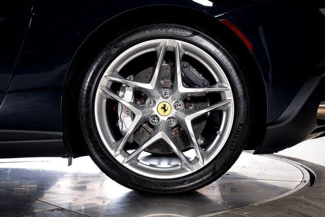 2026 Ferrari Roma Spider - Image 18 of 31