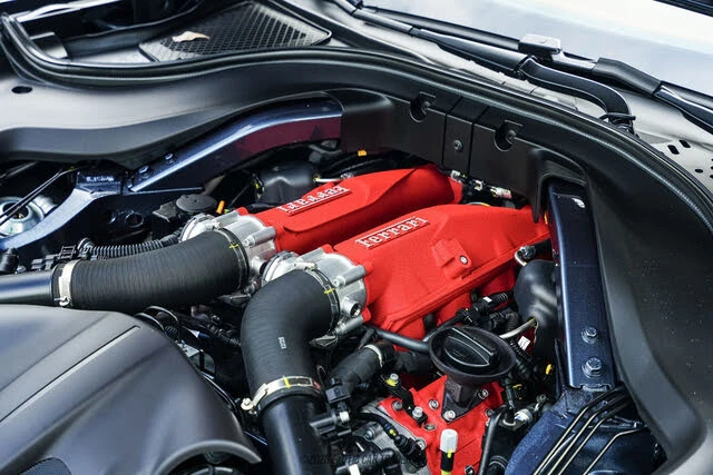 2026 Ferrari Roma Spider - Image 27 of 31