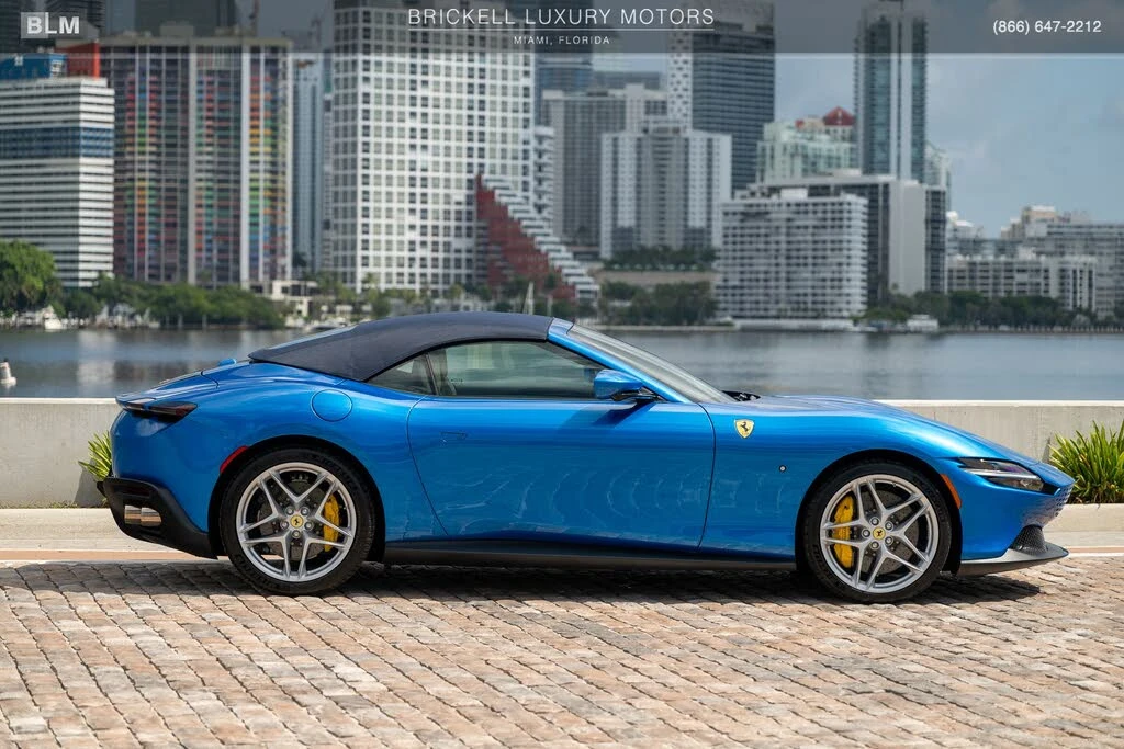 2026 Ferrari Roma Spider - Image 11 of 31