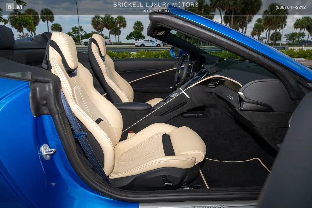 2026 Ferrari Roma Spider - Image 7 of 31
