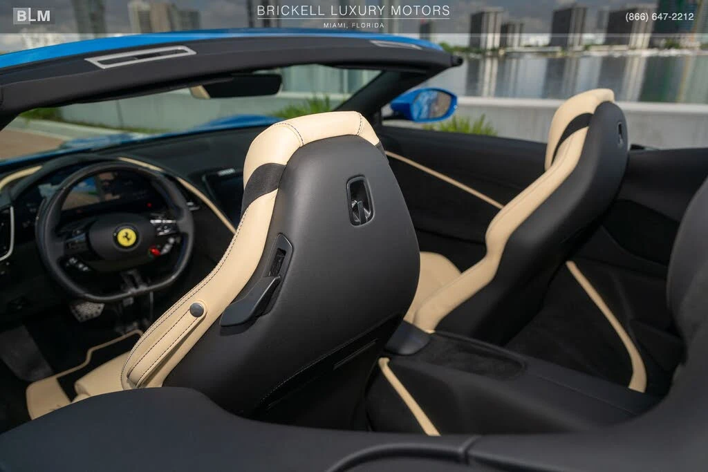 2026 Ferrari Roma Spider - Image 21 of 31