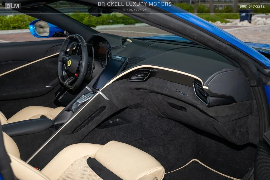 2026 Ferrari Roma Spider - Image 23 of 31