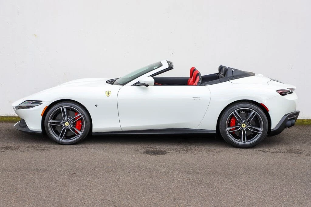 2026 Ferrari Roma Spider - Image 11 of 31