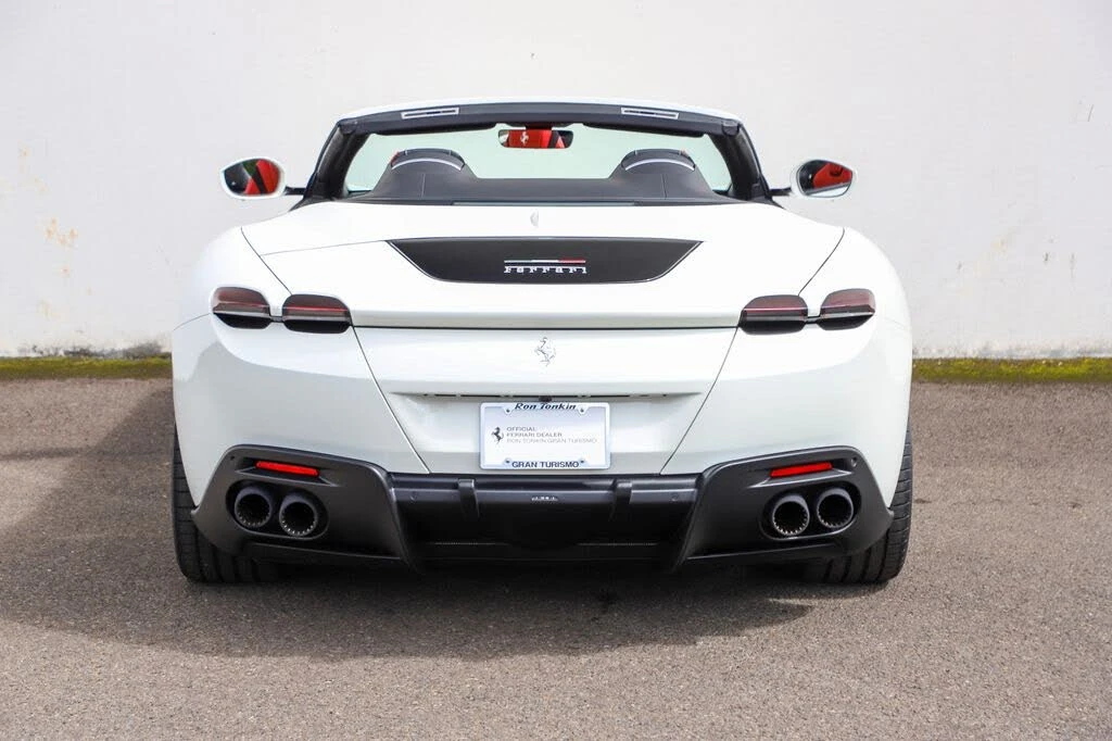 2026 Ferrari Roma Spider - Image 7 of 31