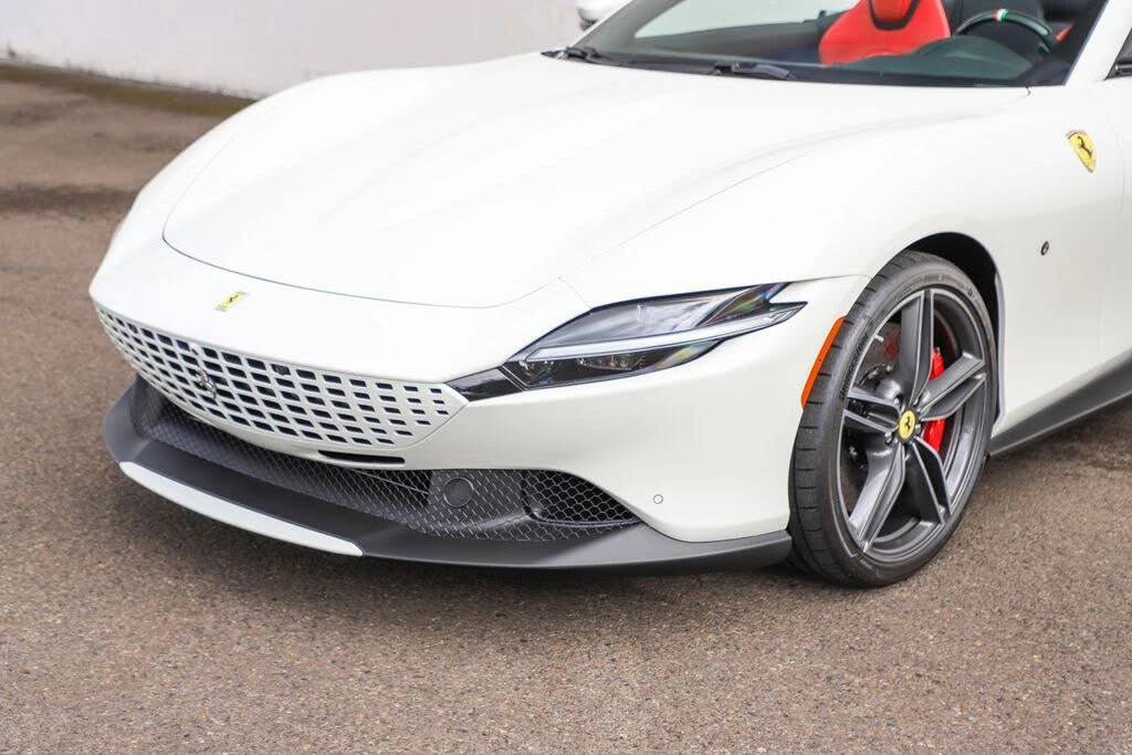 2026 Ferrari Roma Spider - Image 29 of 31