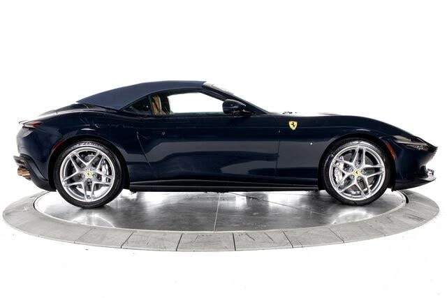 2026 Ferrari Roma Spider - Image 11 of 31