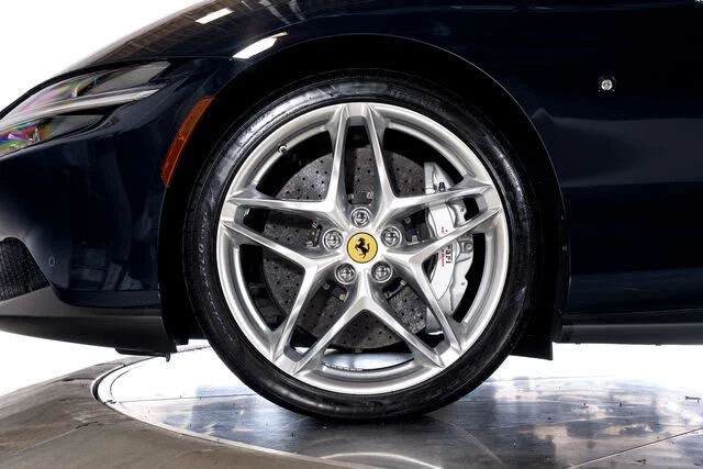 2026 Ferrari Roma Spider - Image 17 of 31