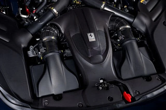 2026 Ferrari Roma Spider - Image 16 of 31