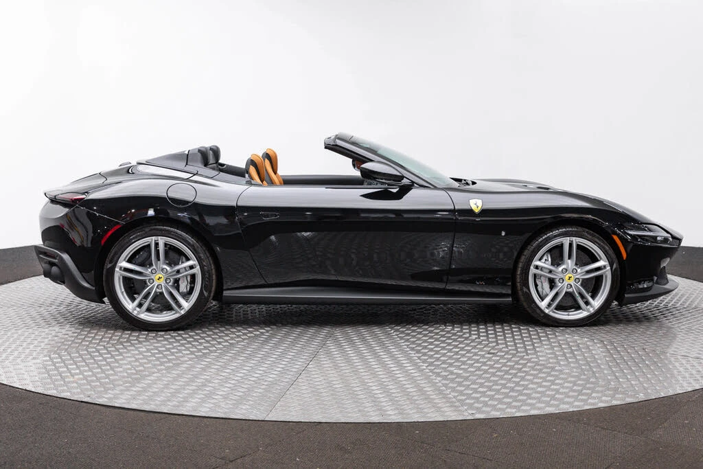 2026 Ferrari Roma Spider - Image 9 of 31