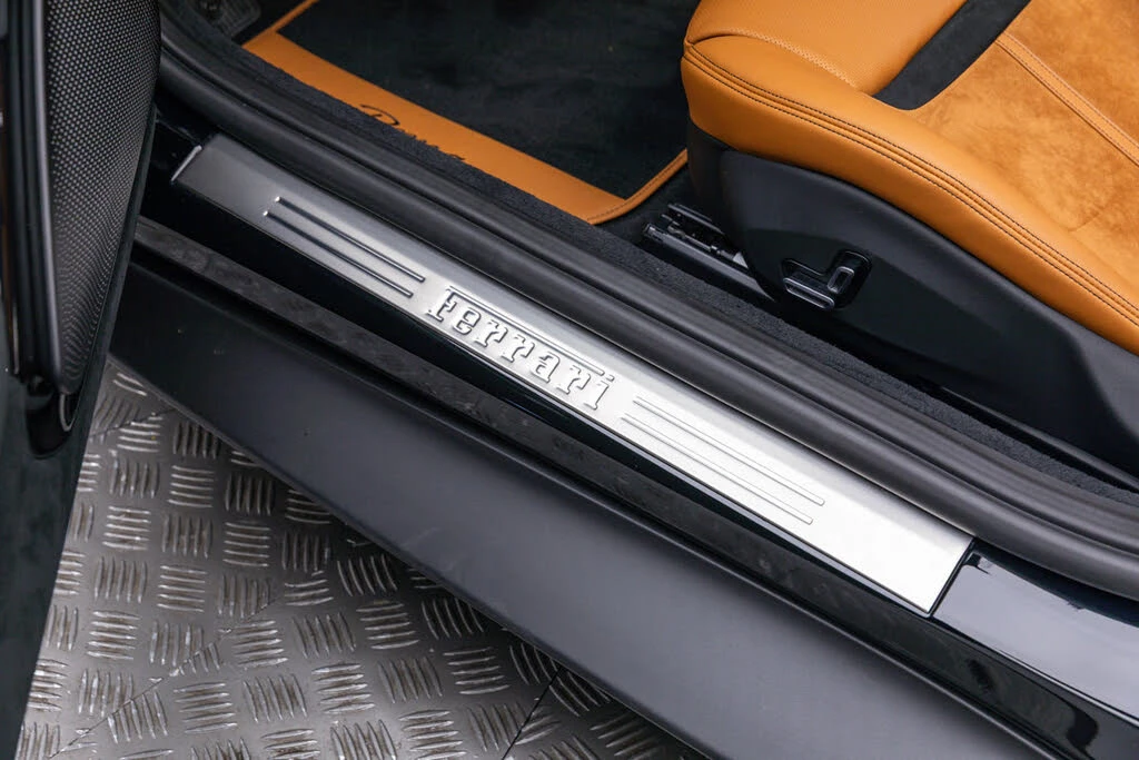 2026 Ferrari Roma Spider - Image 16 of 31