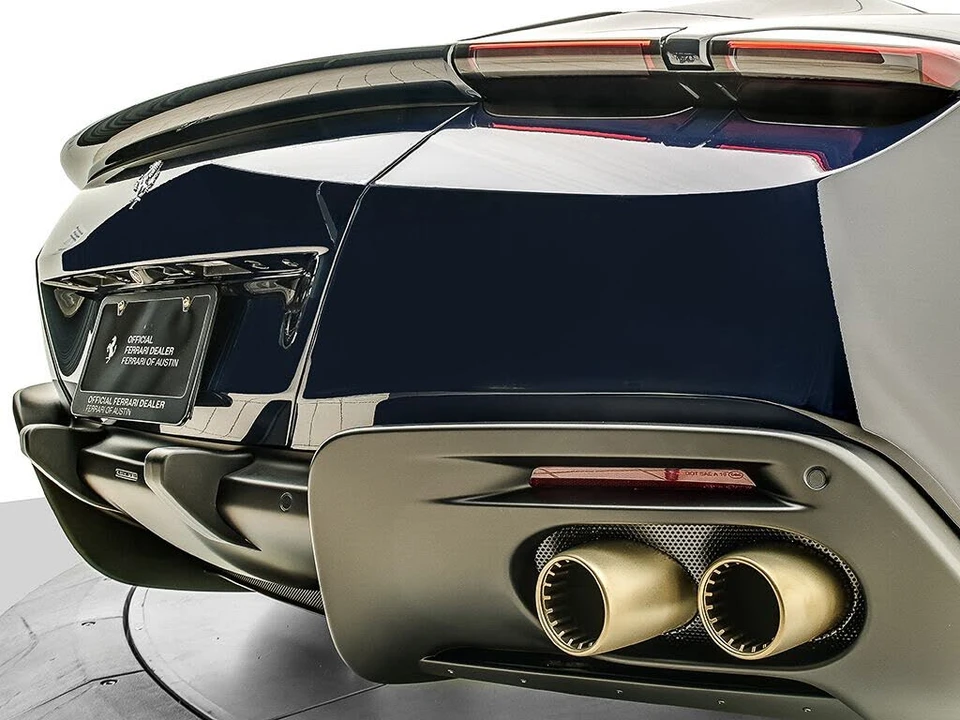 2026 Ferrari Roma Spider - Image 27 of 31