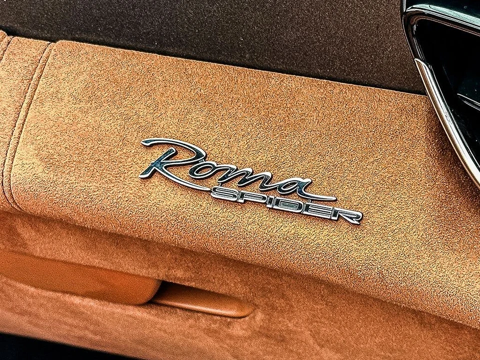 2026 Ferrari Roma Spider - Image 17 of 31