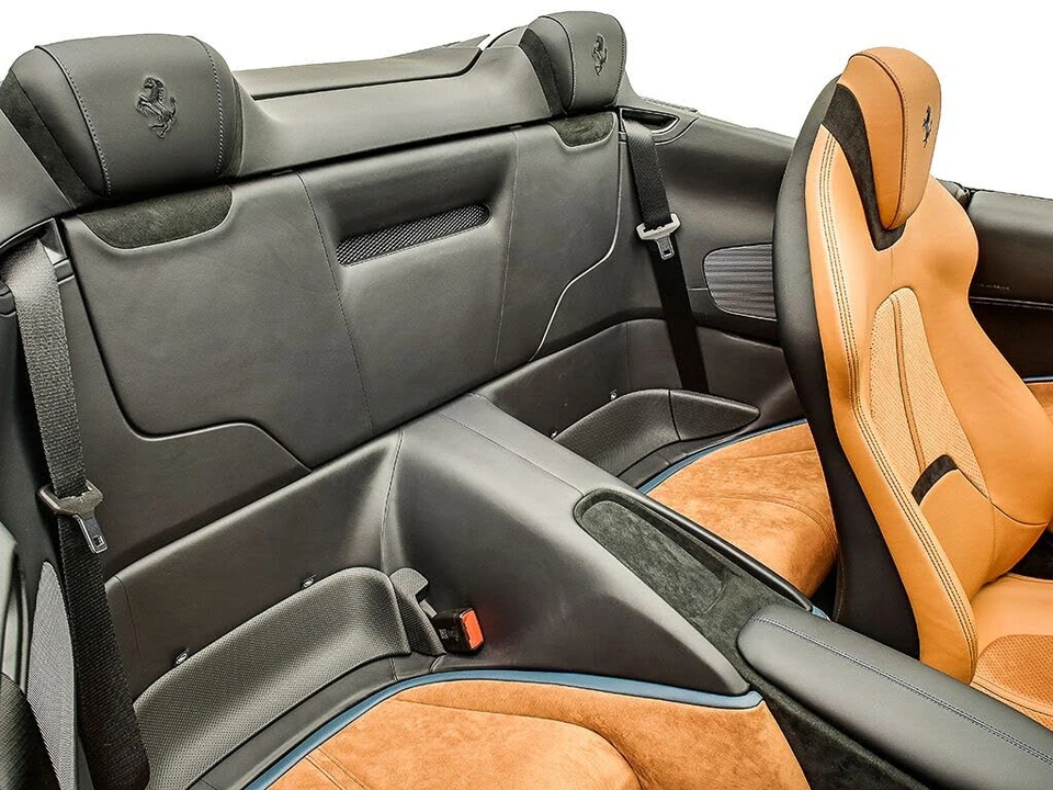 2026 Ferrari Roma Spider - Image 22 of 31
