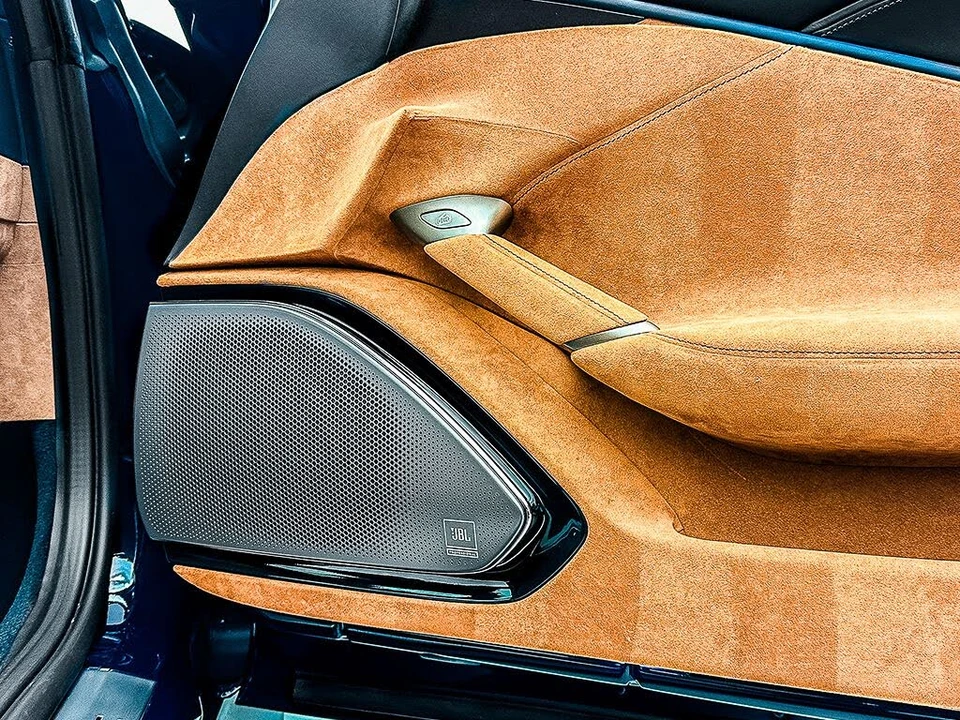 2026 Ferrari Roma Spider - Image 16 of 31