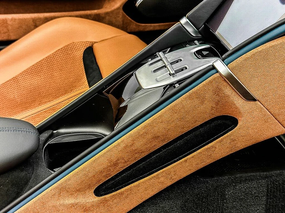 2026 Ferrari Roma Spider - Image 14 of 31