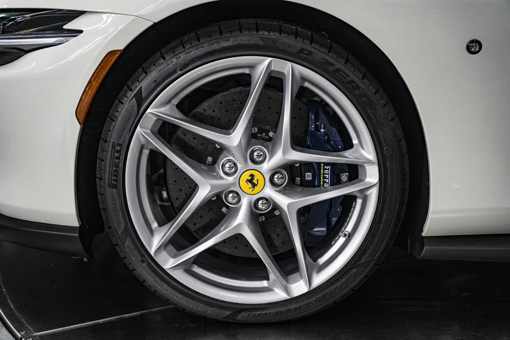 2026 Ferrari Roma Spider - Image 20 of 31