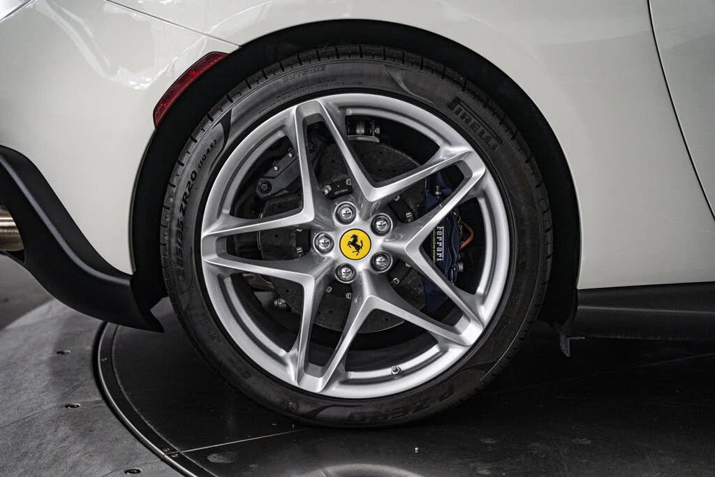 2026 Ferrari Roma Spider - Image 18 of 31