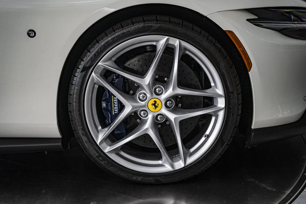 2026 Ferrari Roma Spider - Image 19 of 31
