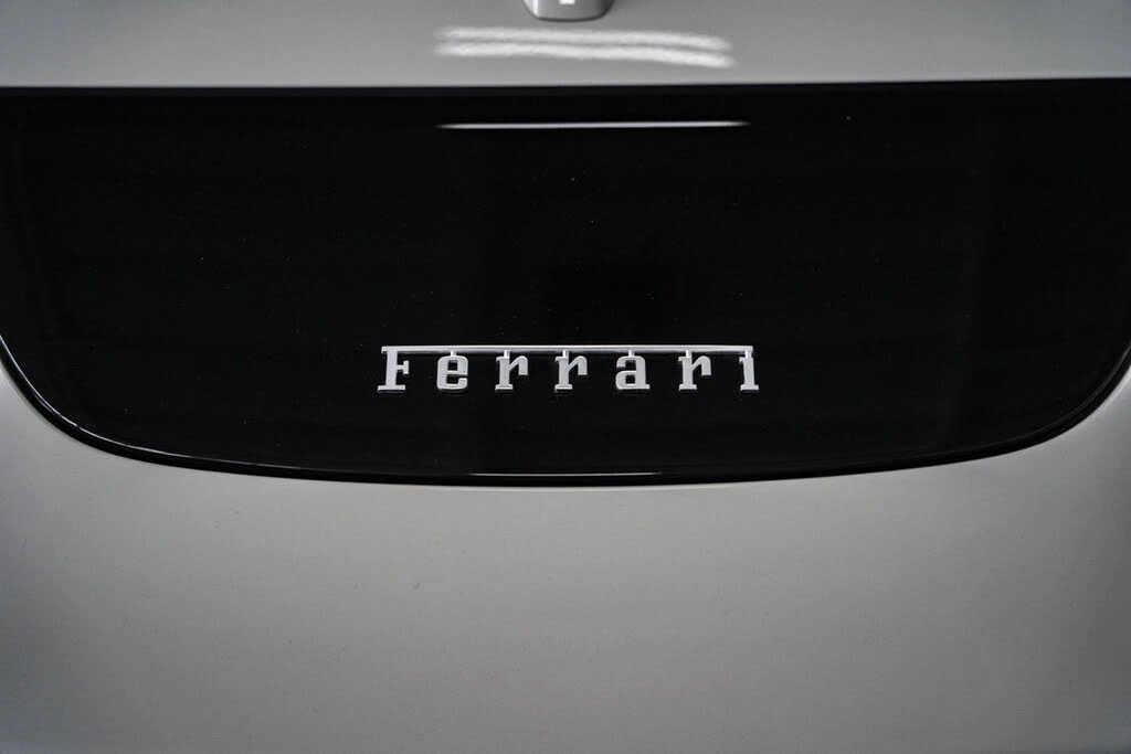 2026 Ferrari Roma Spider - Image 17 of 31