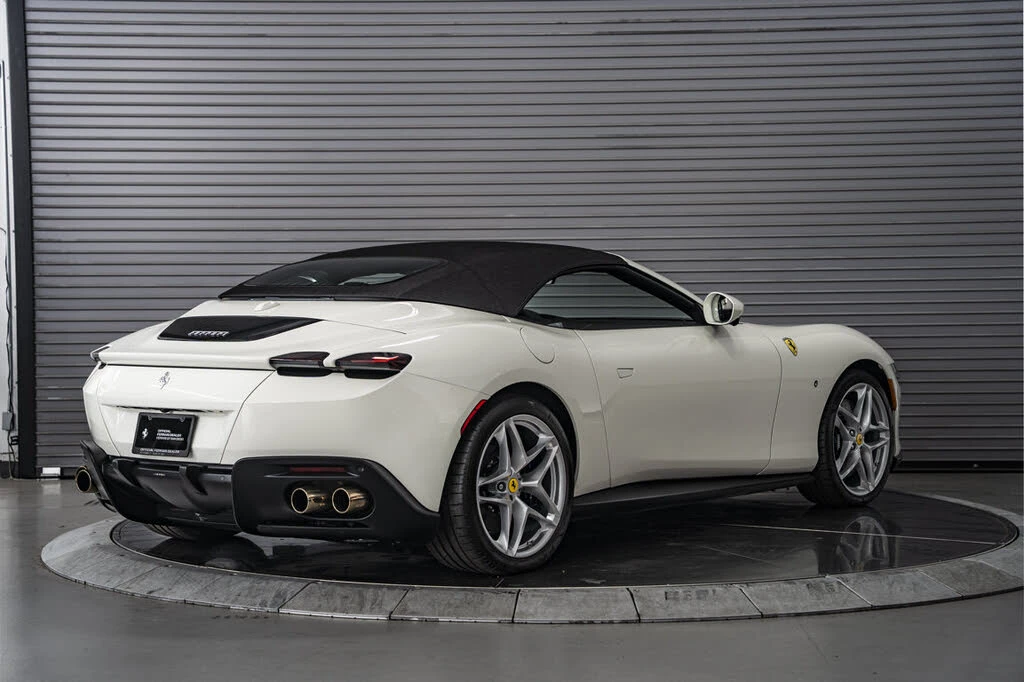 2026 Ferrari Roma Spider - Image 12 of 31