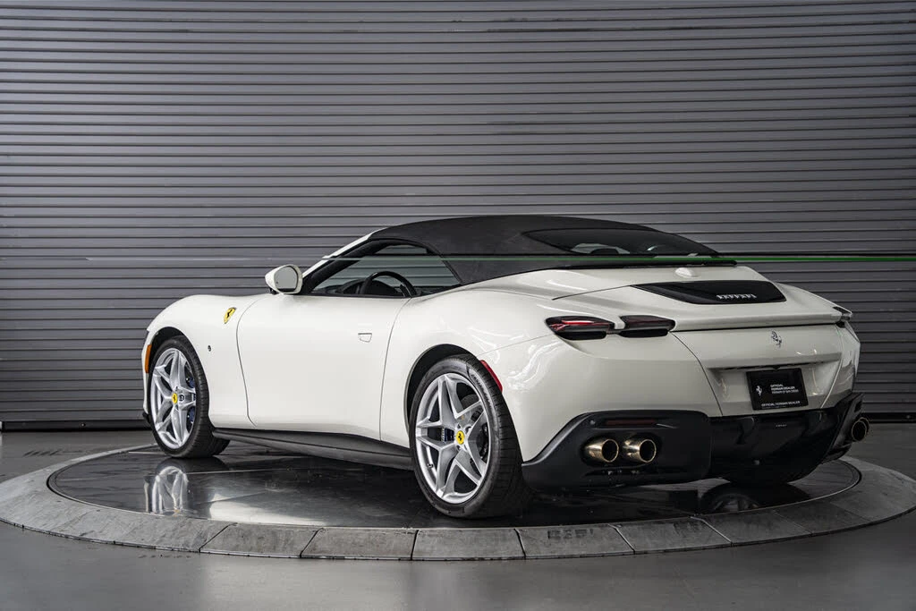 2026 Ferrari Roma Spider - Image 11 of 31