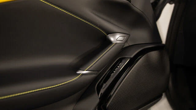 2026 Ferrari Roma Spider - Image 19 of 20