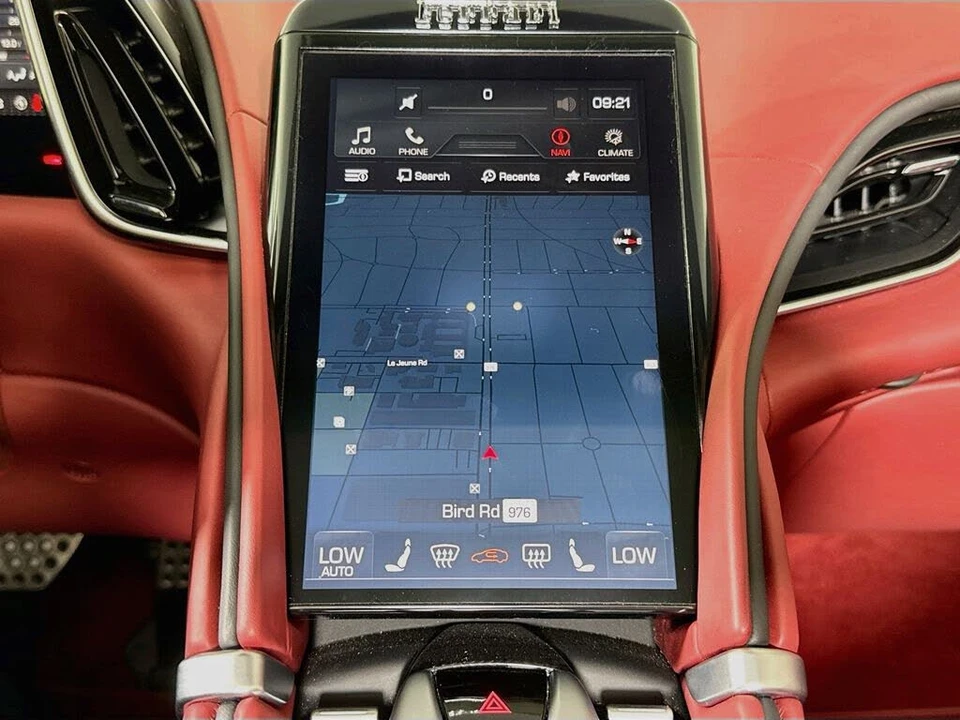 2026 Ferrari Roma Spider - Image 16 of 27