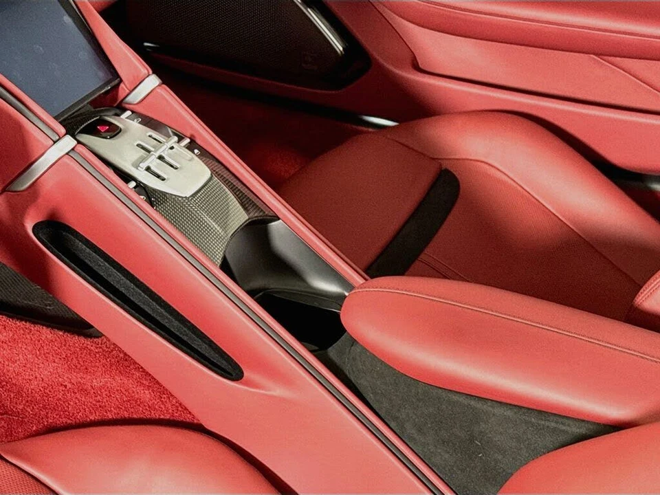 2026 Ferrari Roma Spider - Image 17 of 27