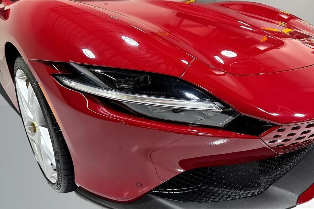 2026 Ferrari Roma Spider - Image 29 of 31