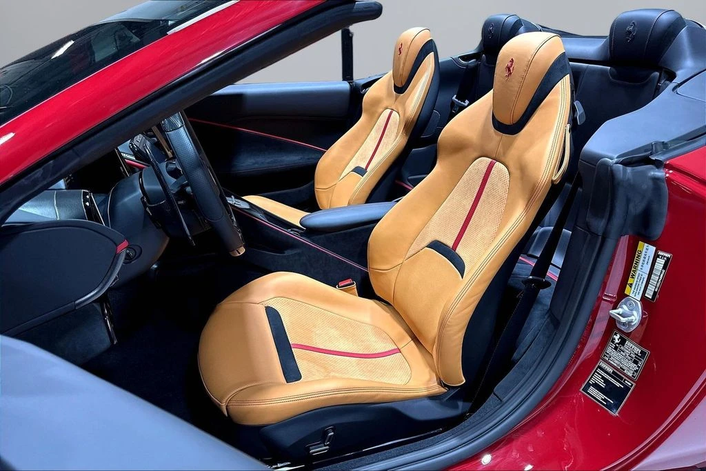 2026 Ferrari Roma Spider - Image 20 of 31