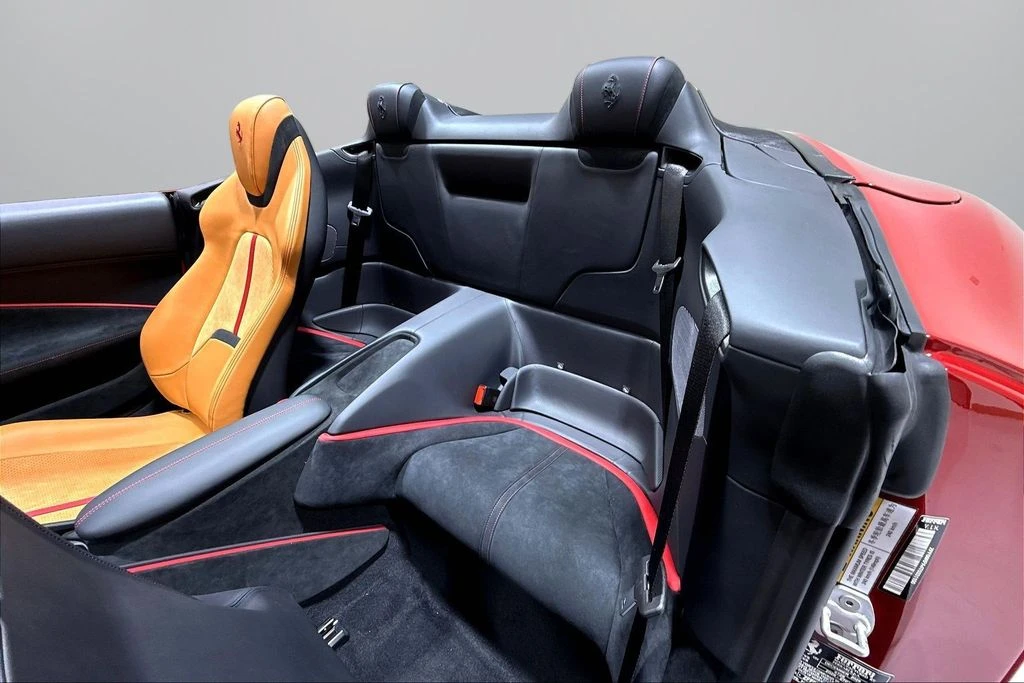 2026 Ferrari Roma Spider - Image 21 of 31