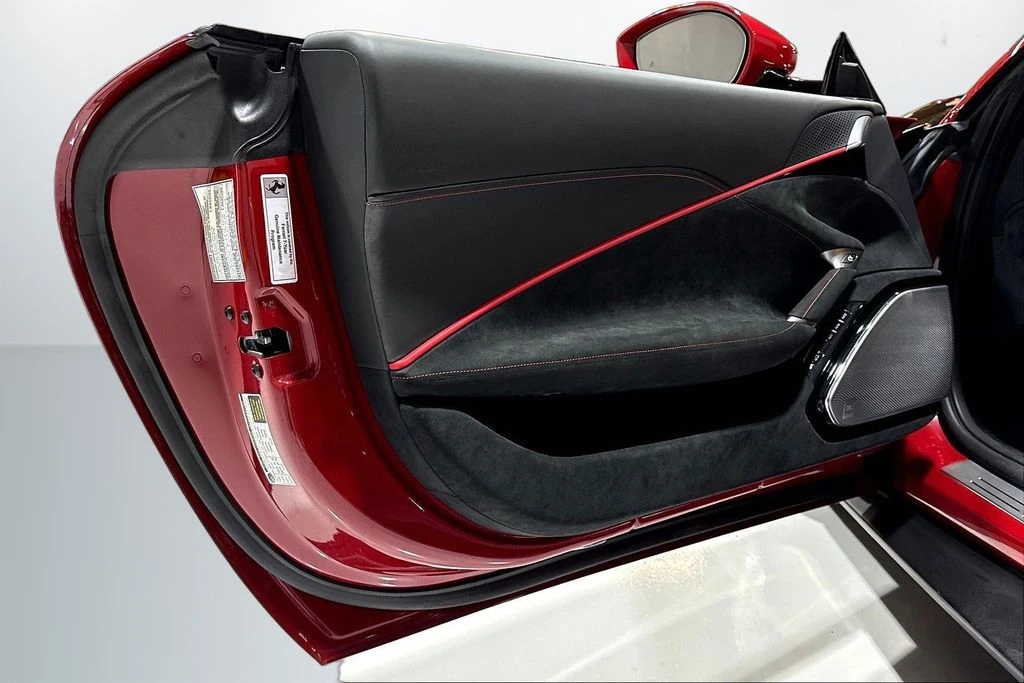 2026 Ferrari Roma Spider - Image 19 of 31