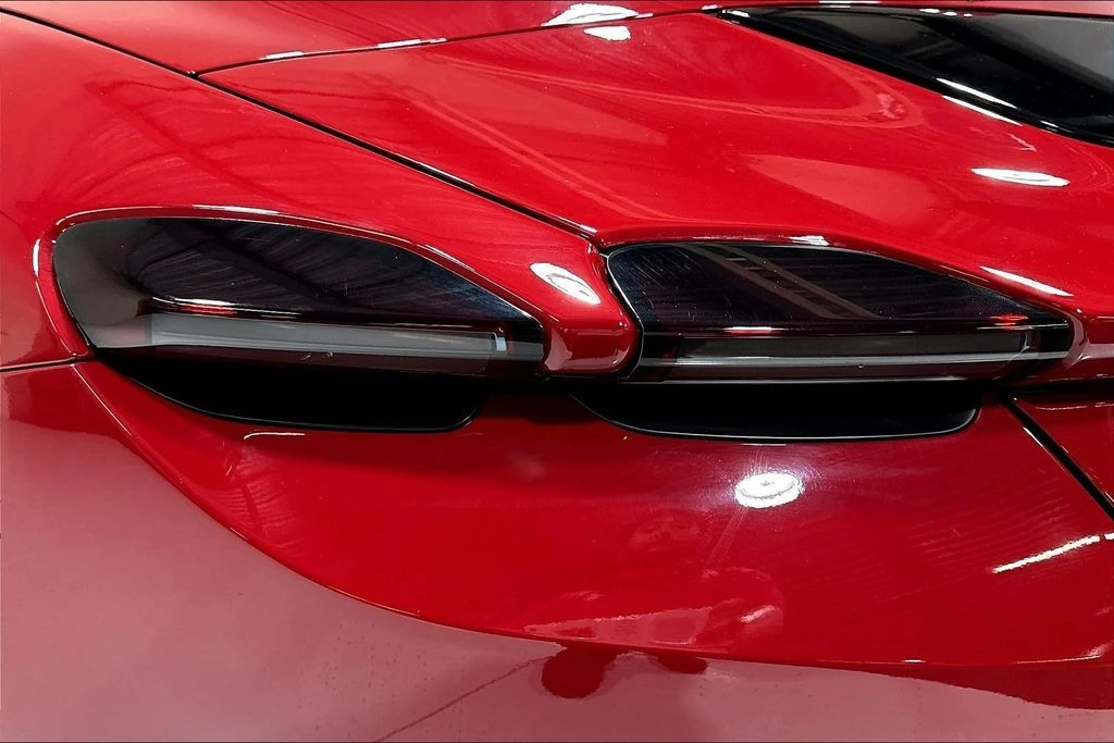 2026 Ferrari Roma Spider - Image 22 of 31