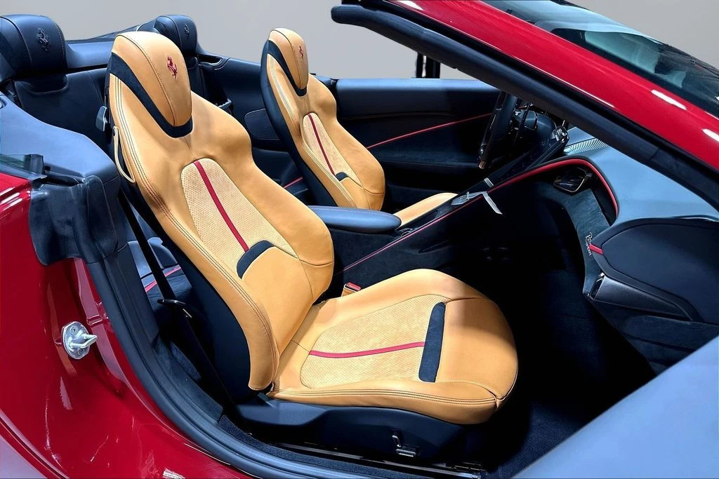 2026 Ferrari Roma Spider - Image 26 of 31