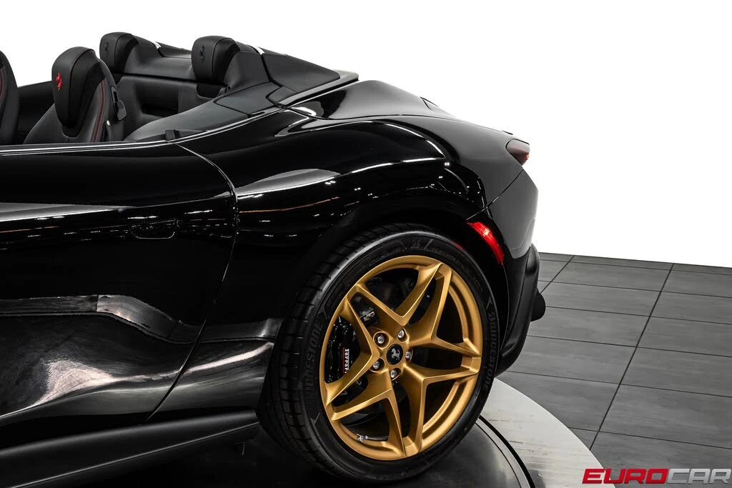 2026 Ferrari Roma Spider - Image 17 of 31