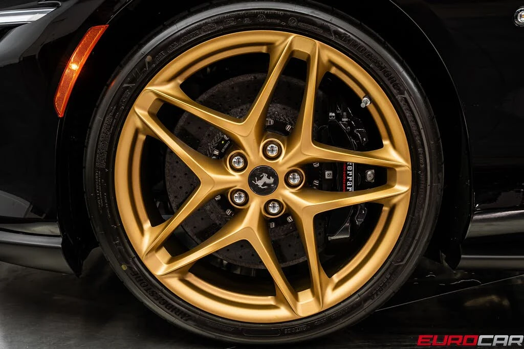 2026 Ferrari Roma Spider - Image 25 of 31