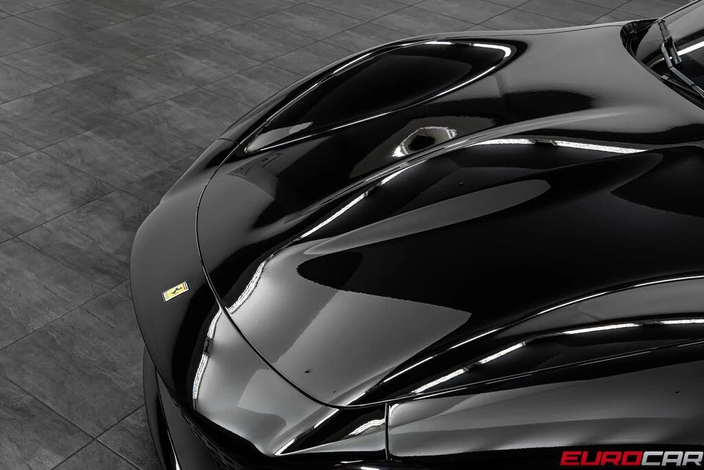 2026 Ferrari Roma Spider - Image 11 of 31