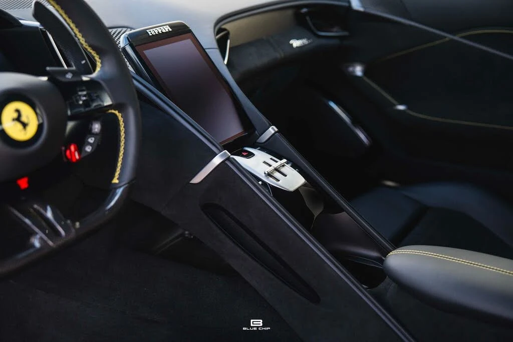 2026 Ferrari Roma Spider - Image 14 of 31