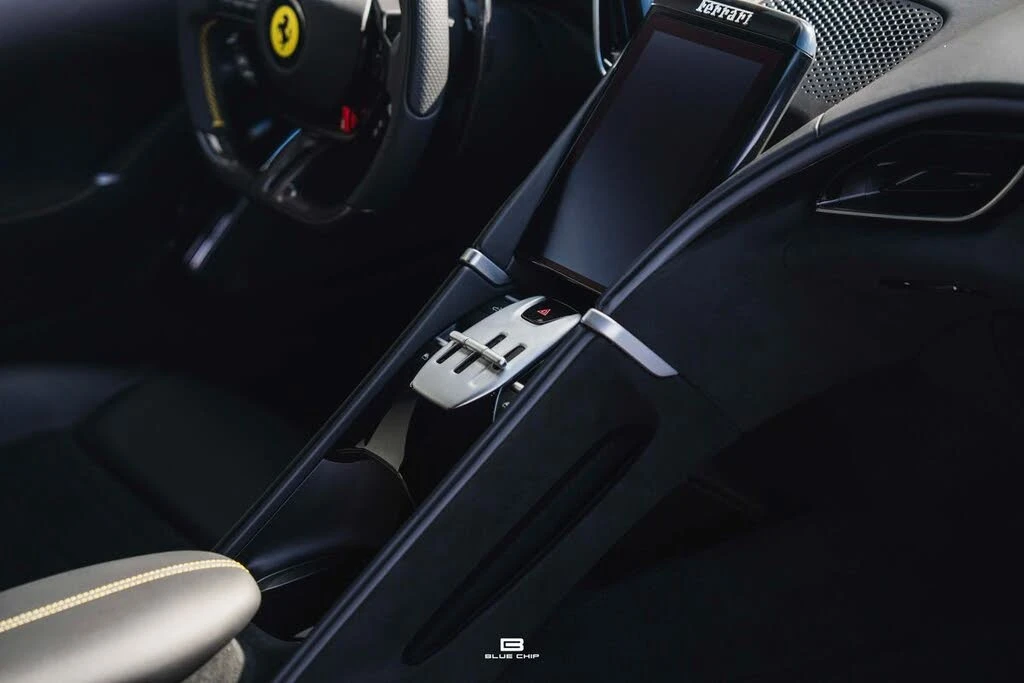 2026 Ferrari Roma Spider - Image 29 of 31