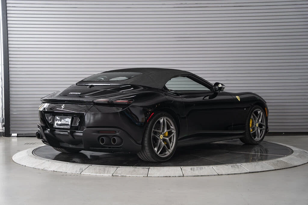 2026 Ferrari Roma Spider - Image 12 of 31