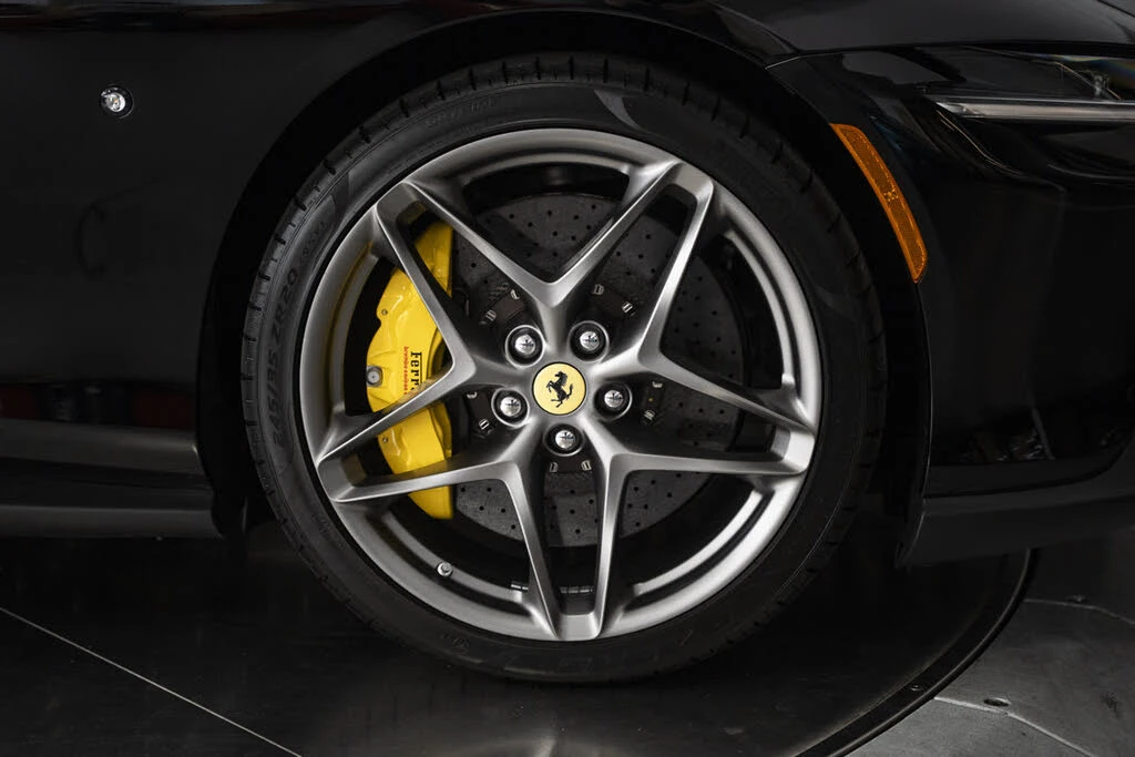 2026 Ferrari Roma Spider - Image 18 of 31