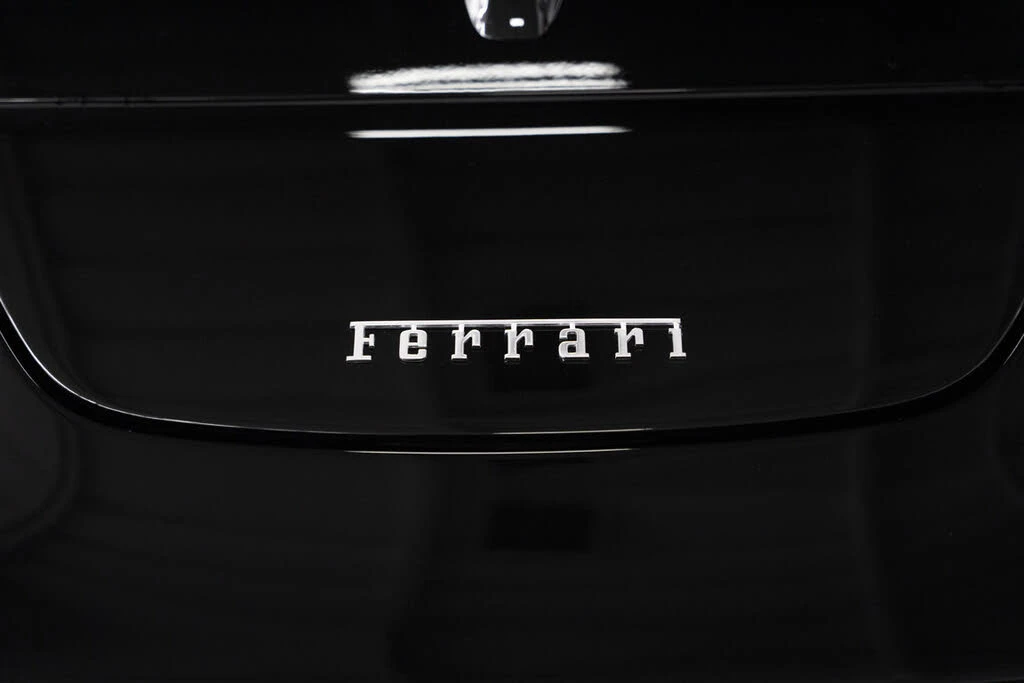 2026 Ferrari Roma Spider - Image 16 of 31