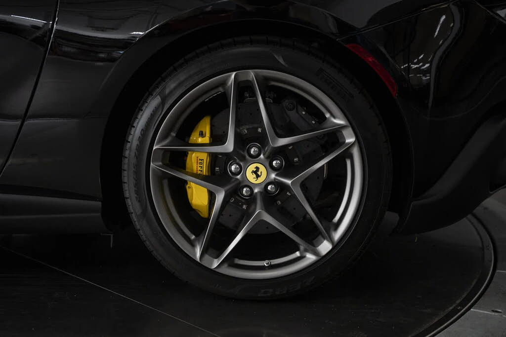 2026 Ferrari Roma Spider - Image 20 of 31