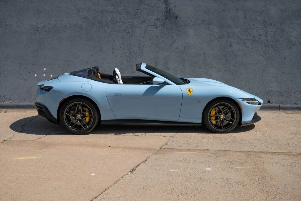 2026 Ferrari Roma Spider - Image 8 of 31